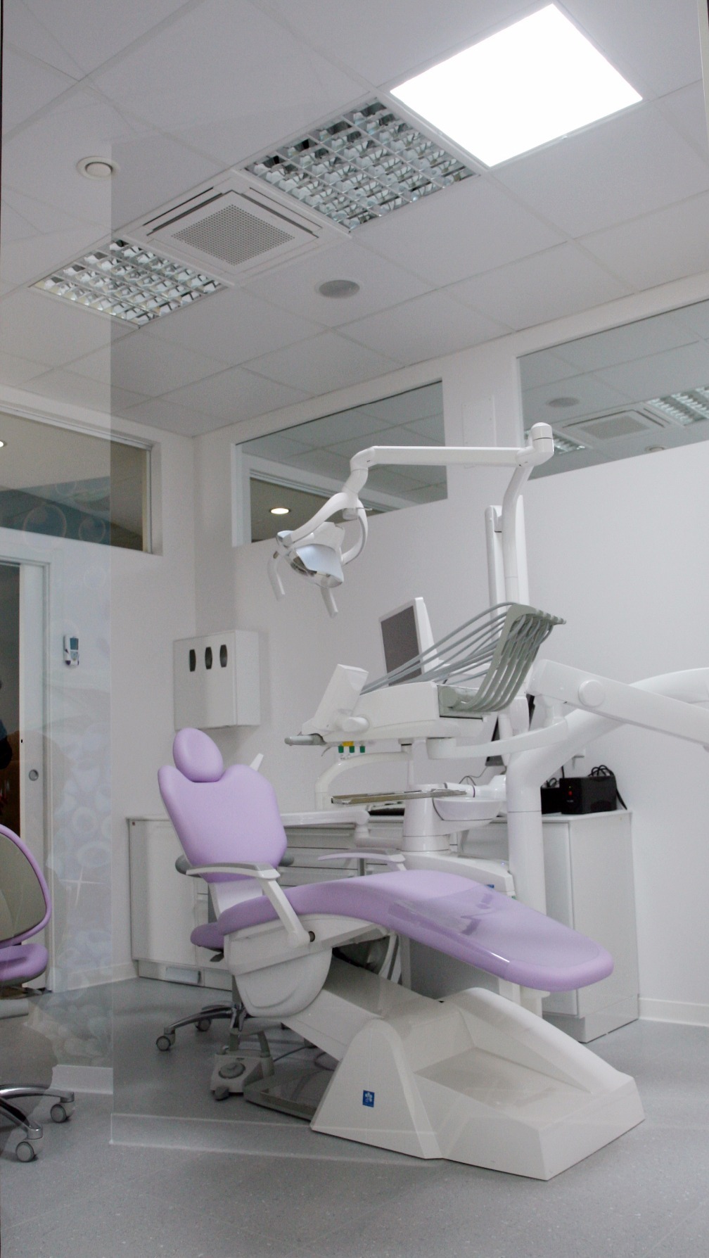 Dentist chair below square daylighting system diffuser