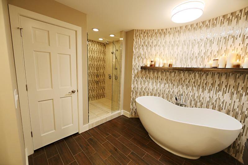 Bathroom example with 1 daylighting system over a freestanding bath